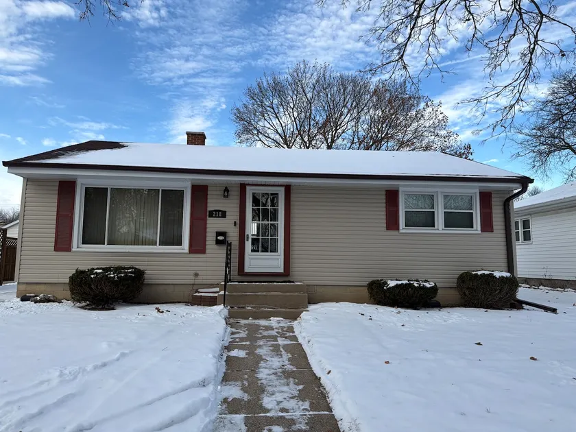 Cozy Little House in Waukesha, Wisconsin - Image 1