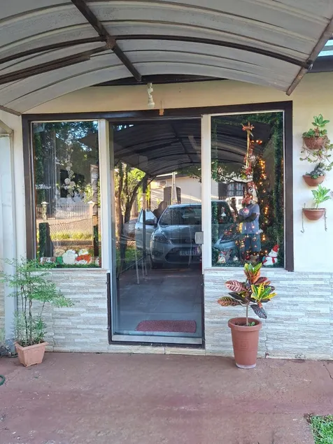 Well-Located, Complete, Air-Conditioned Retreat - Image 1