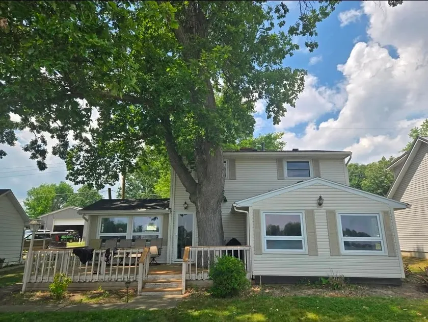 Lake House Getaway - Image 1