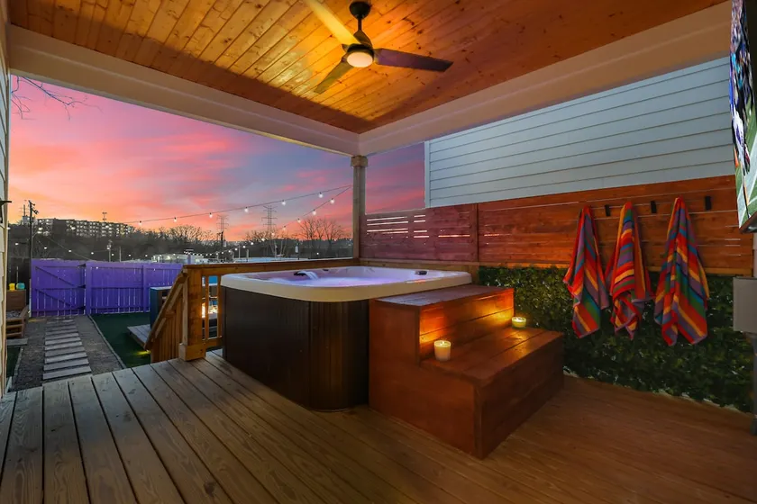 Group Stay 1mi-Downtown Hot Tub Outdoor TV - Image 1
