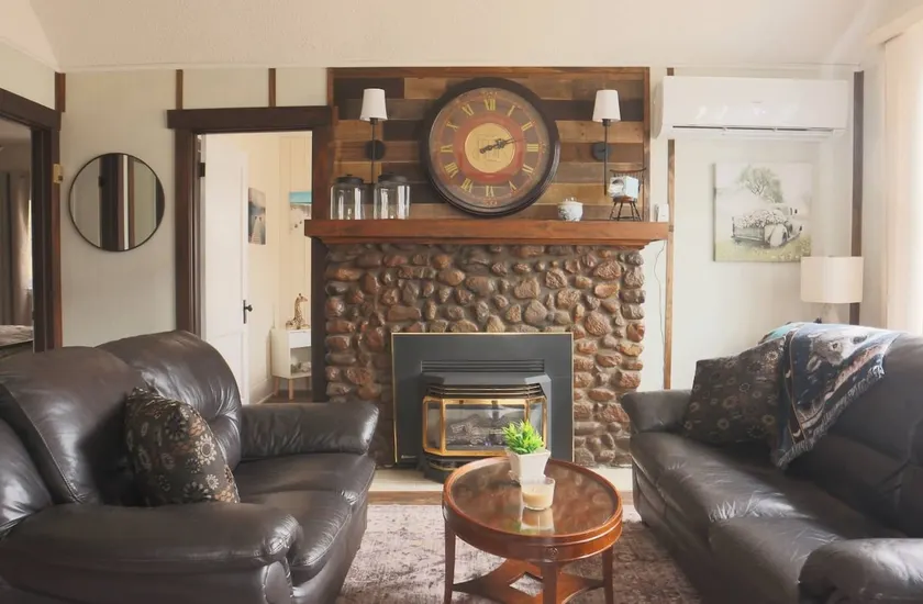 Cute & Cozy 2 BR Cottage with view of Lake Erie - Image 1