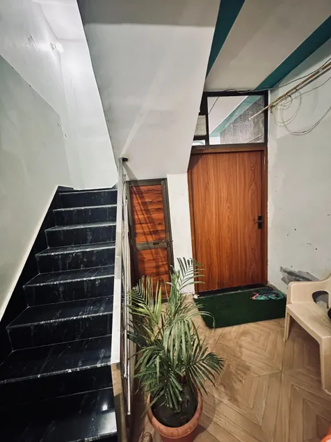 Entire Ground Floor in a Pleasant & Peaceful Loc. - Image 1