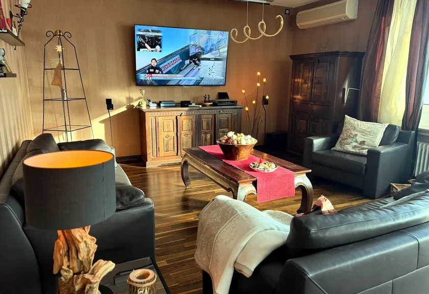Comfortable living in luxurious furnishings - Image 1