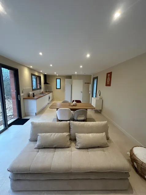 Modern house in the countryside - Image 1