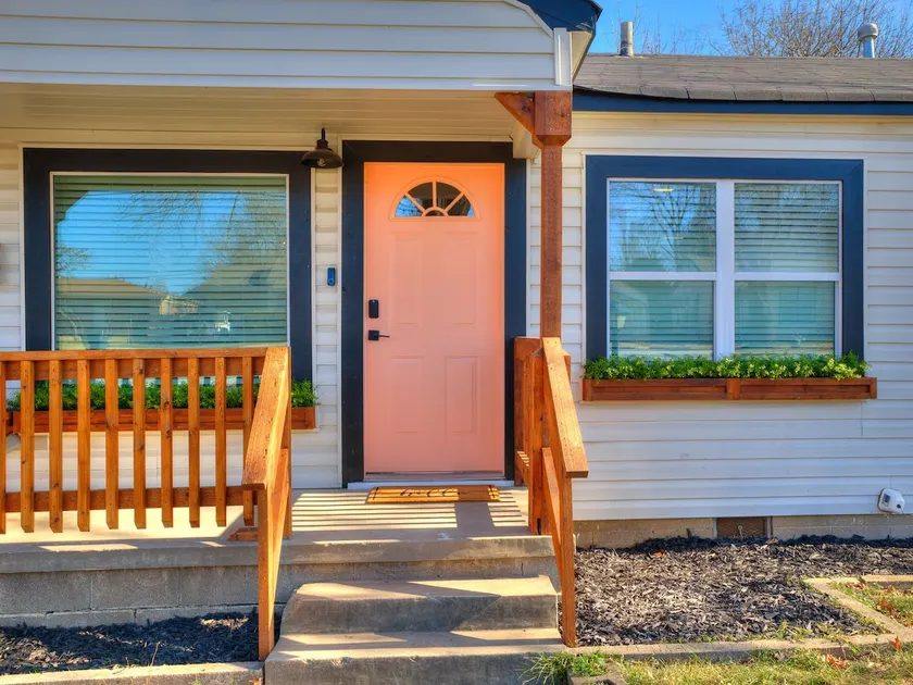 Best Owasso Location-Walk to Downtown-3 Bedroom - Image 1