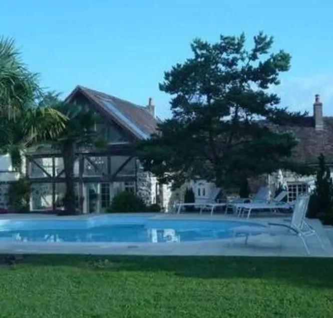 Beautiful house with heated pool 1.5 hours from Paris - Image 1