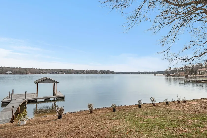 Serene Lakefront Guest Suite~ Private Bath & Entry - Image 1