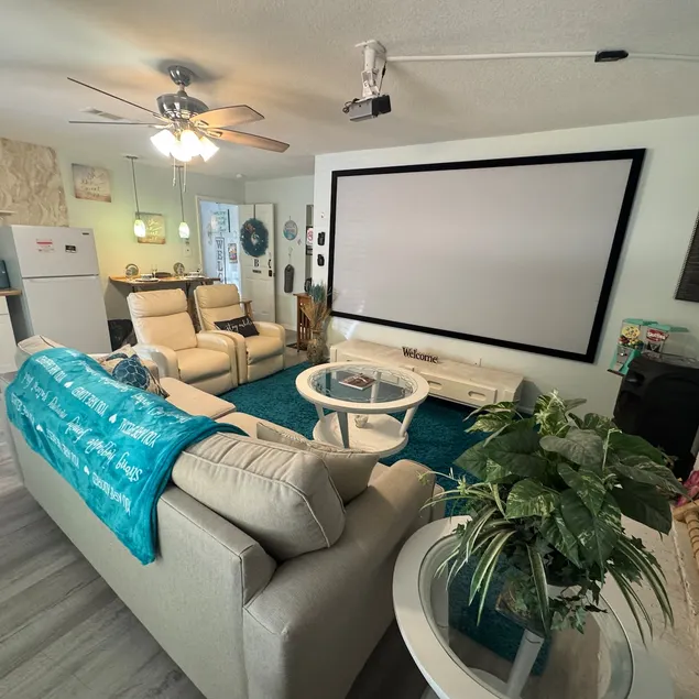 1br 1ba Huge Fenced in yard 6 mins from beach! - Image 1