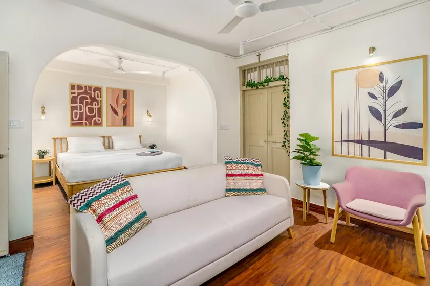48B Stylish 1BHK Khar With Swing - Image 1