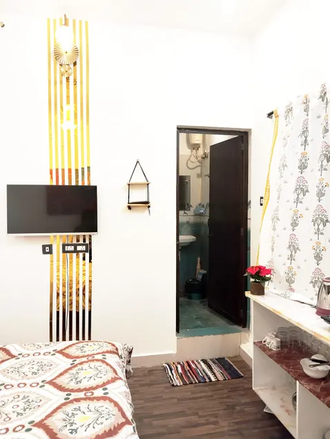 Elegant Room | 1.2 km WhiteTown | Kitchenette - Image 1