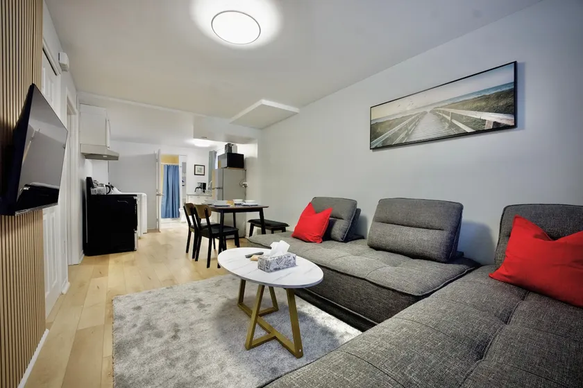 Modern, cozy, near Metro, Place Bell, Free Parking - Image 1
