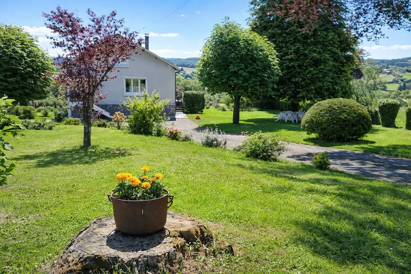 Countryside, comfort and culture just steps away - Image 1