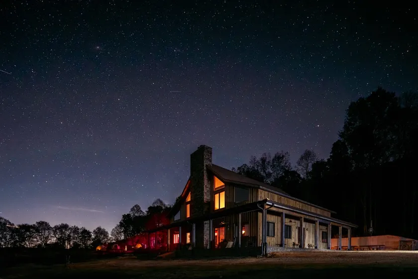 Luxurious, Tastefully Designed Lodge for Gathering - Image 1