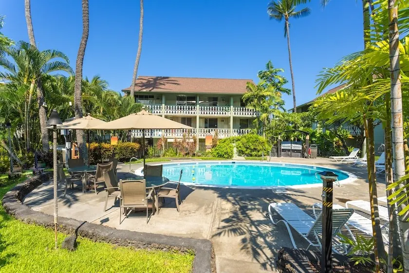 Heart of Downtown, Kona Islander Inn, beach access - Image 1