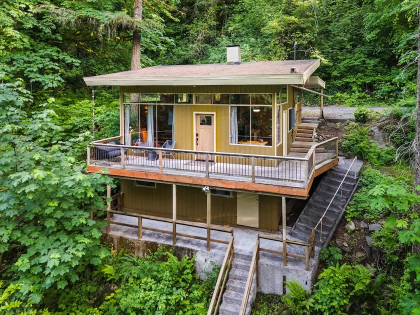 Witt's End - Retro River Cabin - Image 1