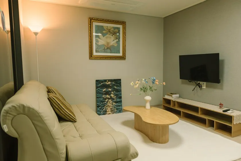 Didimstay # Mukho Sea # Donghae Hansem # Beach # Ocean View # 1.5 Rooms # Self Check-in # Bluetooth Speaker # 808 - Image 1