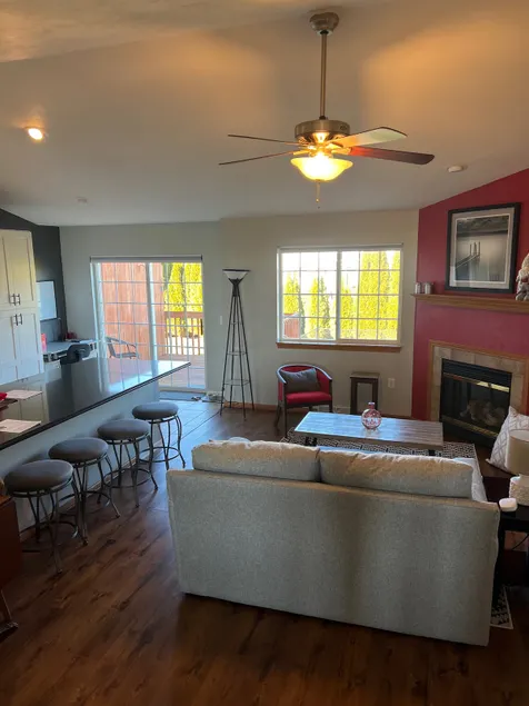 New! Near Madison- Sleeps 12! Convenient location! - Image 1