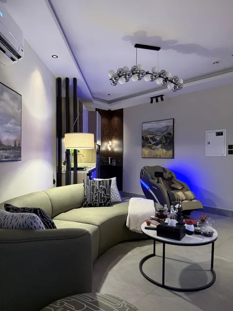 Signature Luxury Suite | Balcony City View | Gym - Image 1
