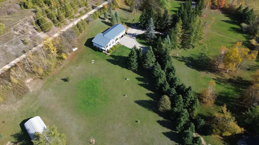 Serene Paradise - Farmhouse with Pond & Hottub - Image 1