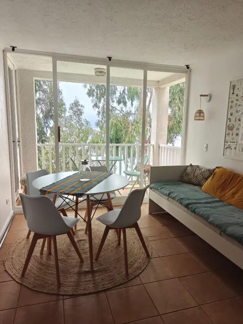 A balcony directly overlooking the Pacific - Image 1