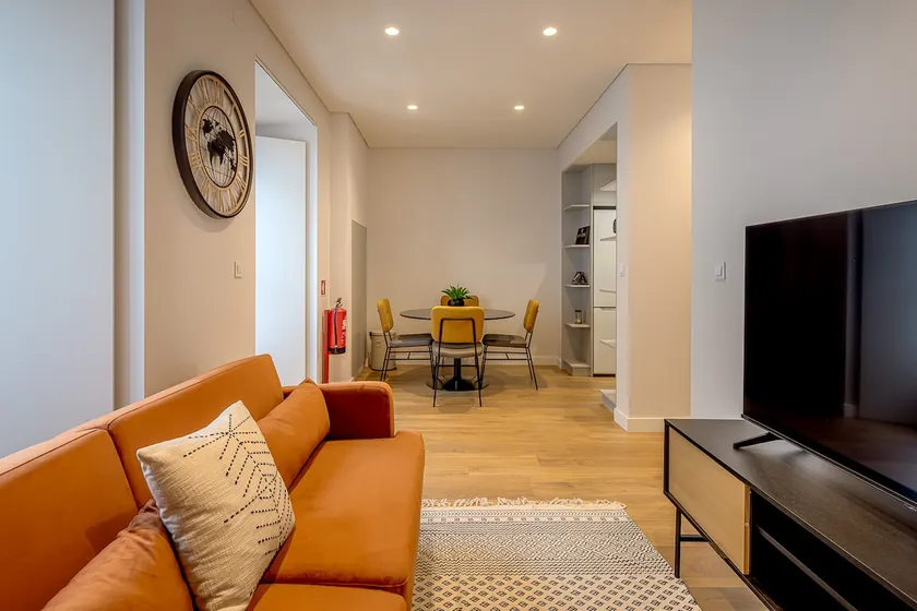 Glasgow Industrial 2BR apartment - Image 1