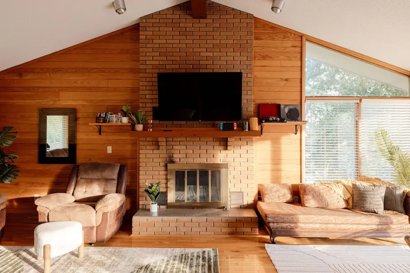 Best Location 5 Bed 4 Bath In Law Suite - Image 1