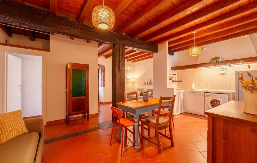 Beach Lake Apartment - Image 1