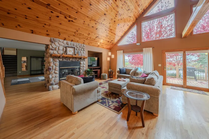 Pinecone Acres Lodge w/ Hot Tub - Sleeps 9 - Image 1
