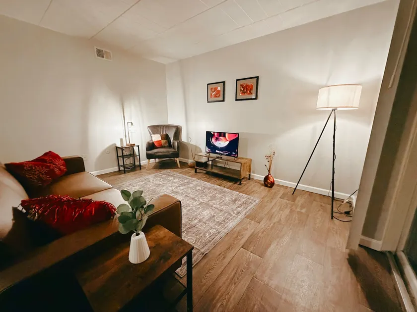 Stay A While | Cozy, Downtown-Close Pittsburgh - Image 1