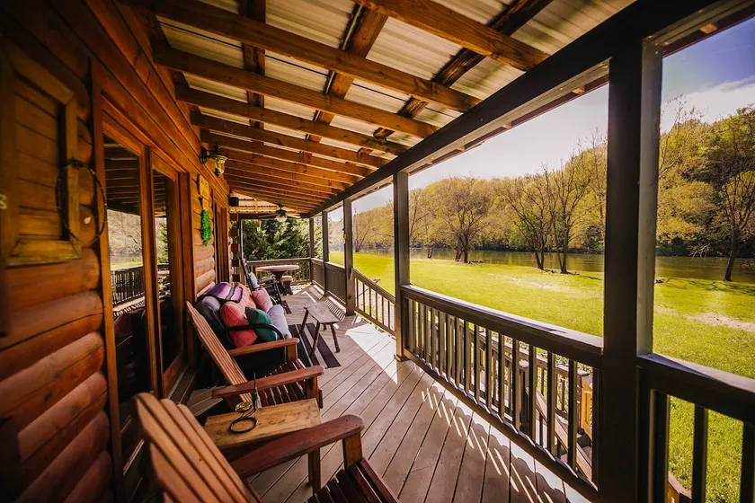 Anisidi | Riverfront • Firepit • Jet Tub - Image 1