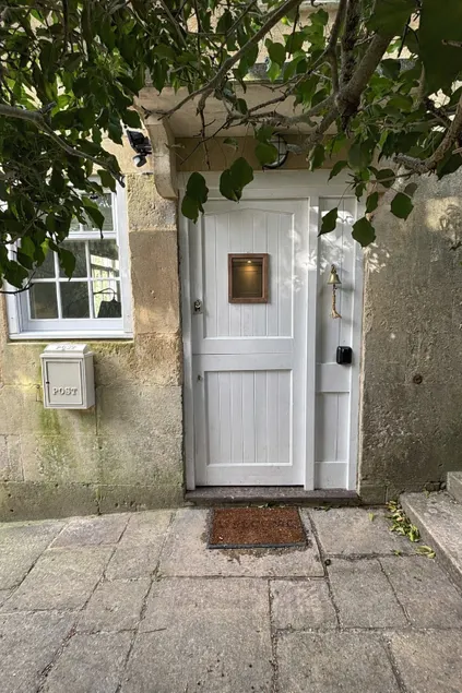 The Stables - cottage in the heart of BoA, private garden - Image 1