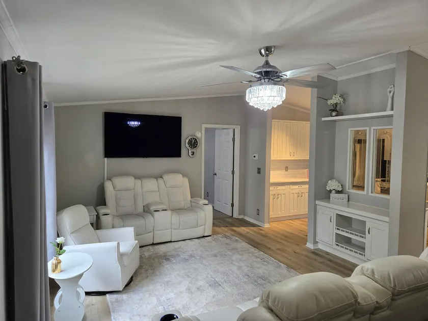 Sugar Lake Cottage: Sleeps 8, Hot Tub! - Image 1