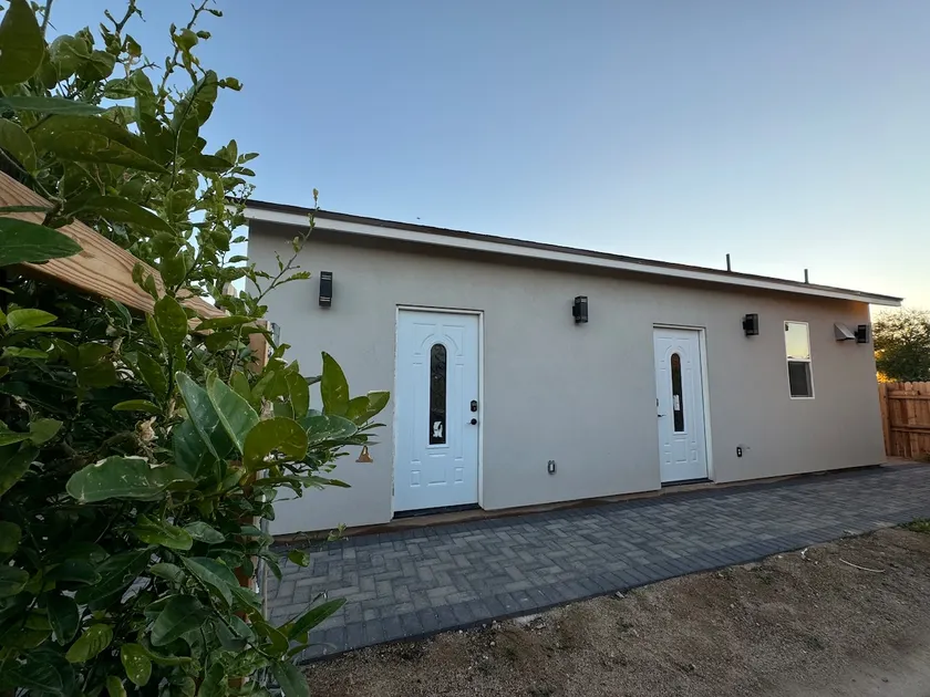 Guest house in Phoenix - Image 1