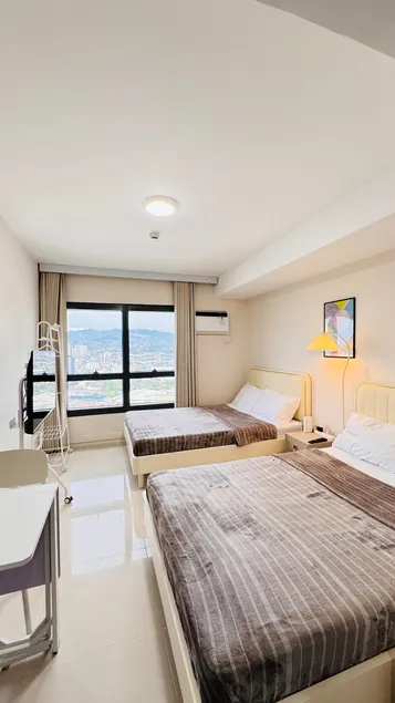 J Tower Modern Suite | Relaxing Stay 28S20 - Image 1