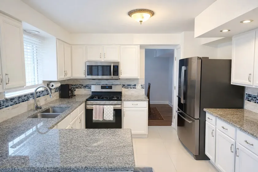 Lake Villa 4BR | Near Lakefront & Six Flags - Image 1