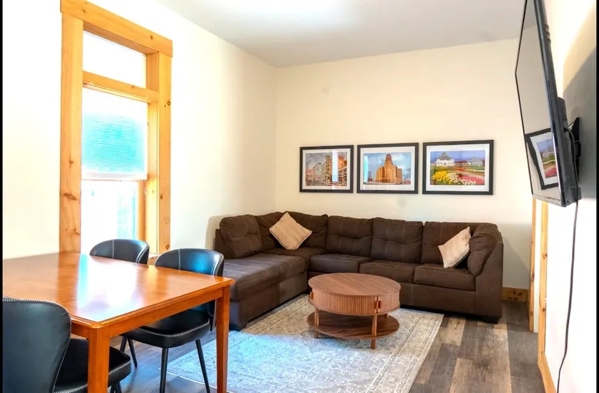 Allen Town Oasis- 2 Bed 1 Bath Free Parking - Image 1