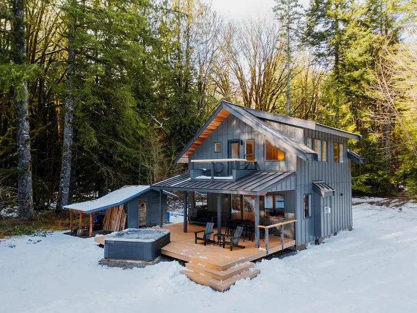 Mysty Mountain Cabin on River: Near Stevens Pass! - Image 1