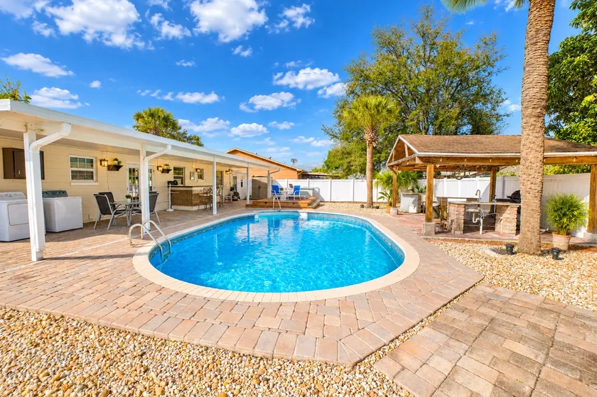 Amazing Pool-Jacuzzi/ 8 Universal/ 15 Disney - Image 1