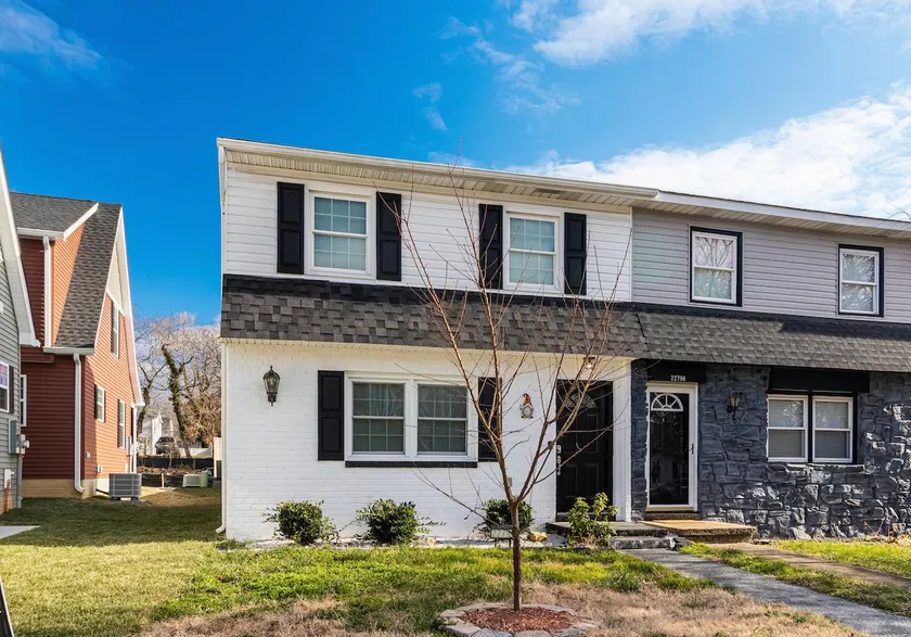 In Leonardtown Square! Walk to wharf, shops, food! - Image 1