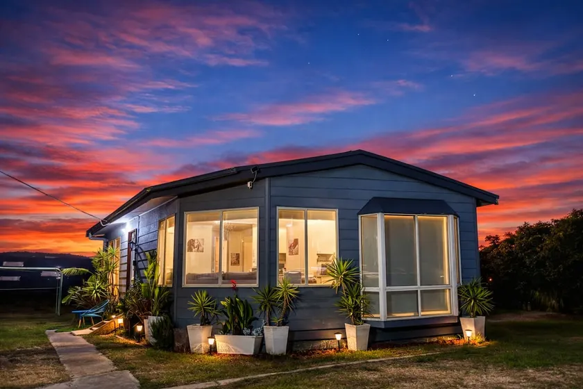 Farm Guesthouse, Paddock, Parking float or Caravan - Image 1