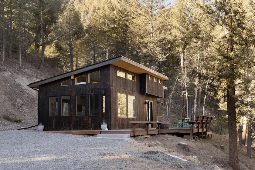 Dreamy Mountain Cabin - Image 1