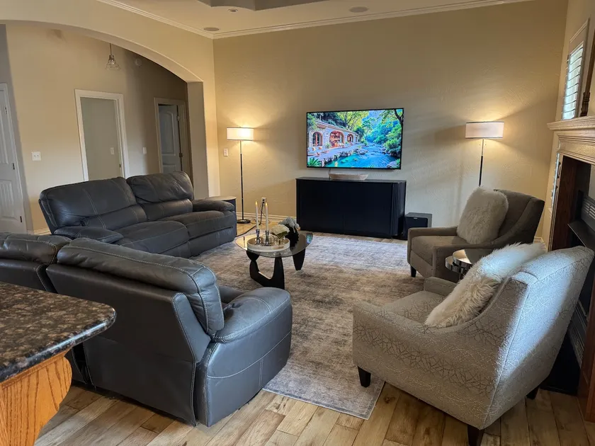 Sleek Ardmore Home, lake Murray, Mercy Hospital - Image 1
