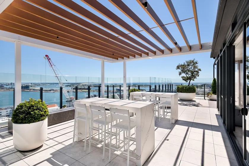 Luxe Apartment - Pool, Gym, Parking, Sky Rooftop - Image 1
