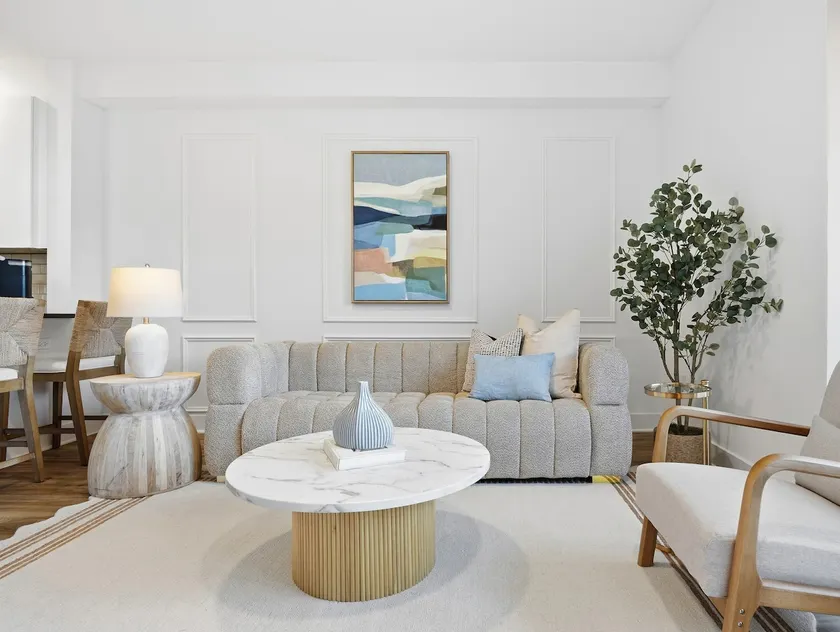 Designer King 1BR Near NYC | Parking, Pool & Gym - Image 1