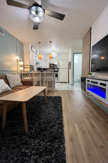 Modern Condo 'N Heart of Tupelo - Image 1