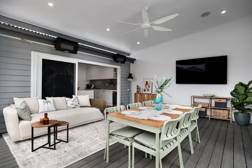 Carrington Cottage - Walk to Cafés, Bars & harbour - Image 1