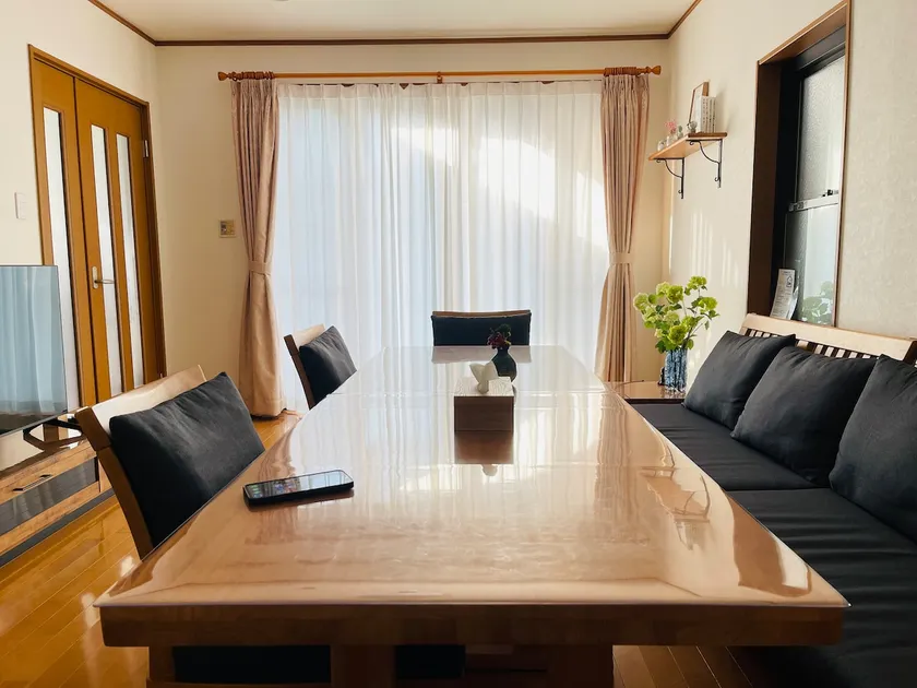 Spacious Home for a Relaxing Stay - Image 1