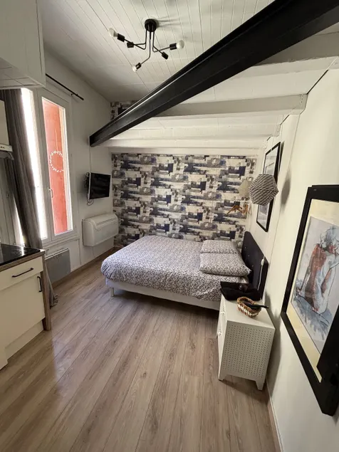 Cozy studio in the heart of the city • A/C •wifi - Image 1