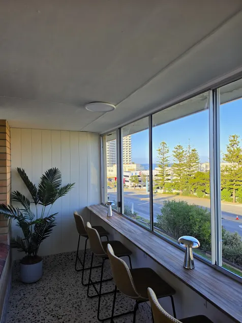 200m to Scarborough Beach - Sunset Views & Ocean Peeks - Image 1