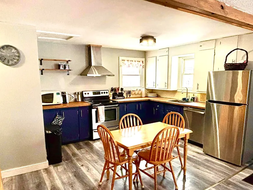 Pet friendly, 2 beds,1 bath house in Fredericton - Image 1